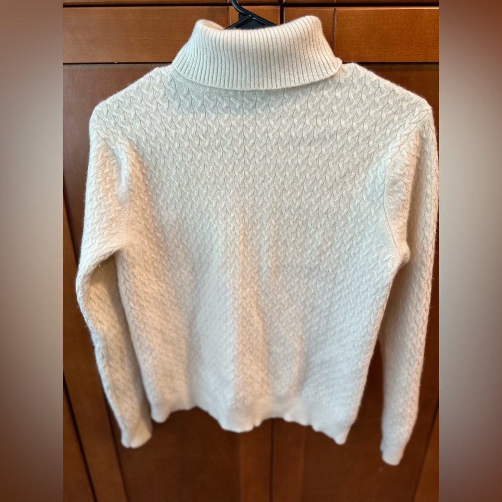Kirkland Signature Cream Turtleneck Sweater 100% cashmere